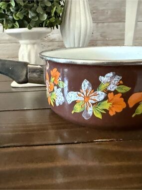 Vintage Enameled pot  Vintage 1970's Retro kitchen  brown floral pattern no lid